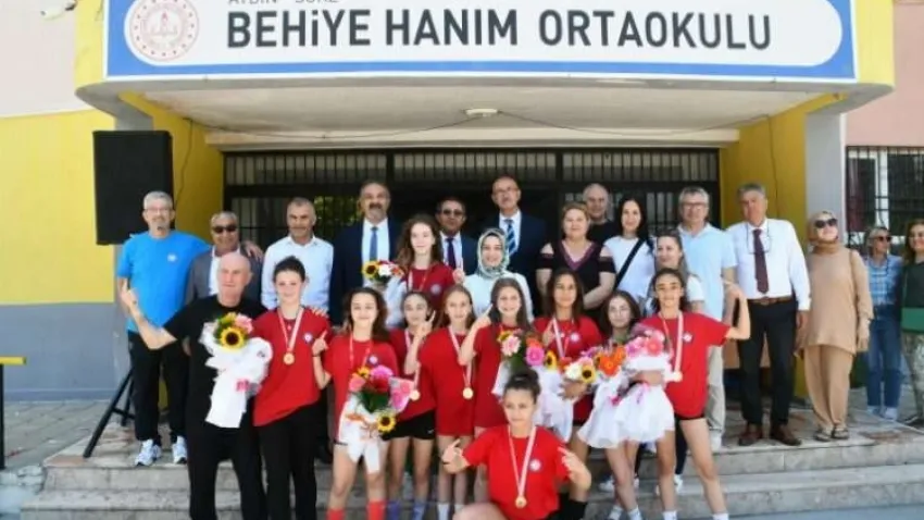 Söke'de şampiyona coşkulu karşılama haberinin görseli