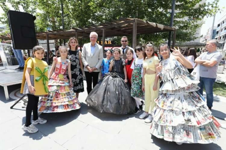 Narlıdereli çocuklar, geri dönüşüm defilesi düzenledi haberinin görseli