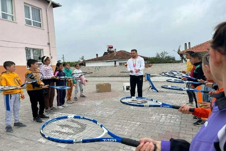 “Kınık’ta Tenis Her Yerde” projesi ile bir yeni kurs daha haberinin görseli