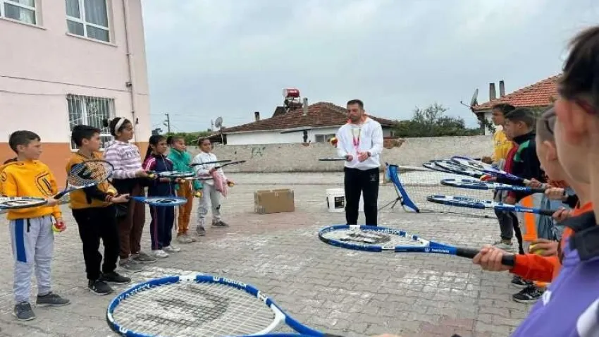 “Kınık’ta Tenis Her Yerde” projesi ile bir yeni kurs daha