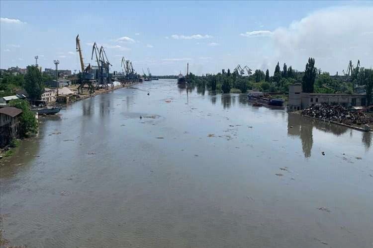 Ukrayna’da Herson bölgesinde evler su altında kaldı haberinin görseli