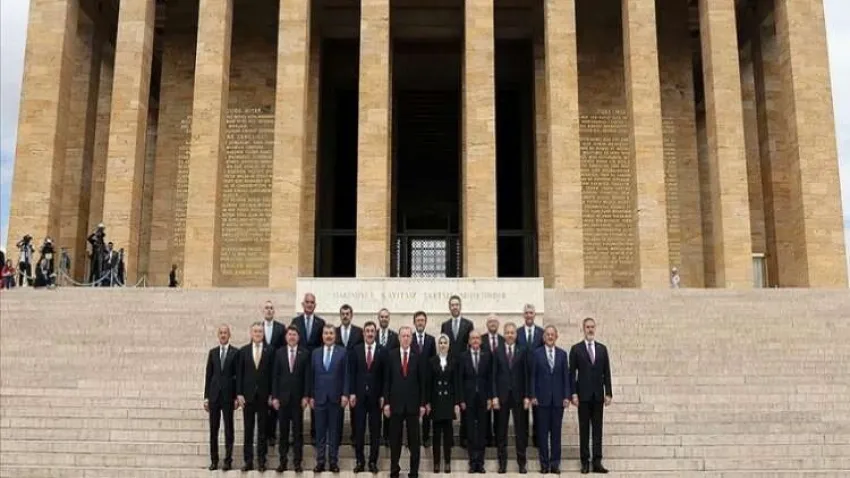 Yeni kabine üyeleri Anıtkabir'i ziyaret etti haberinin görseli