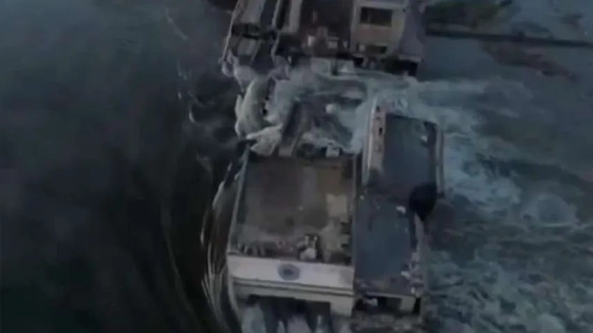 Ukrayna'da Kahovka Barajı vuruldu, bölge sel ile karşı karşıya haberinin görseli