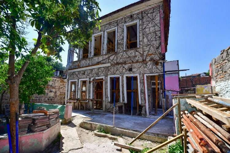 İzmir Büyükşehir’den Basmane’ye tarihi dokunuş haberinin görseli