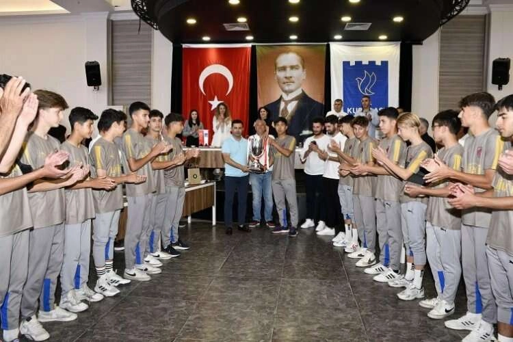 Başkan Günel Kuşadası'nı her şeyin üzerinde tutuyor haberinin görseli
