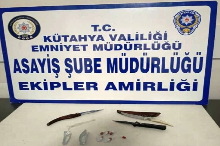 Dur ihtarına uymayan araçta uyuşturucu çıktı haberinin görseli