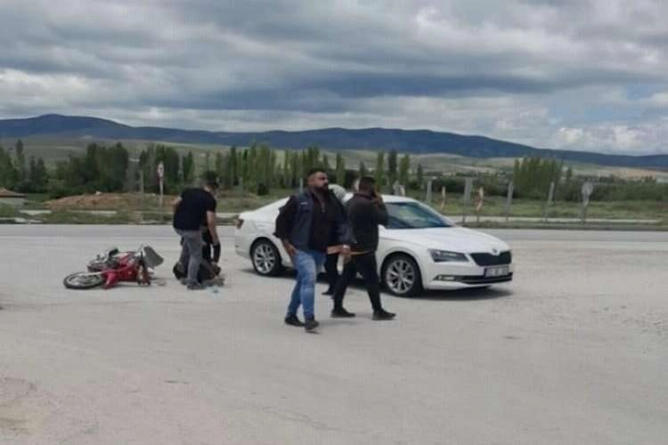 Afyonkarahisar'da motosiklet sürücüsü ağır yaralandı haberinin görseli