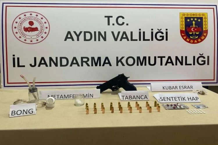 Jandarma köpekleri uyuşturucuya geçit vermedi haberinin görseli