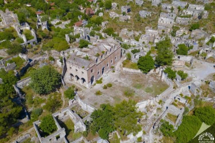 Eski Rum vatandaşlarının torunları Kayaköy'ü gezdi haberinin görseli