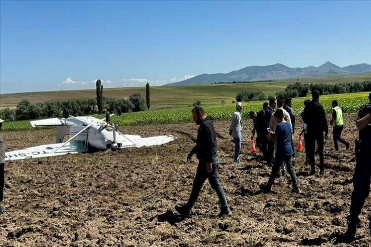 Aksaray'da sivil eğitim uçağı düştü: Yaralılar var haberinin görseli