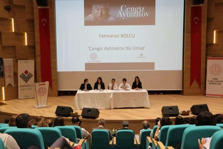 İzmir’in Anadolu Mektebi Öğrencileri ‘Cengiz Aytmatov’u anlattı haberinin görseli