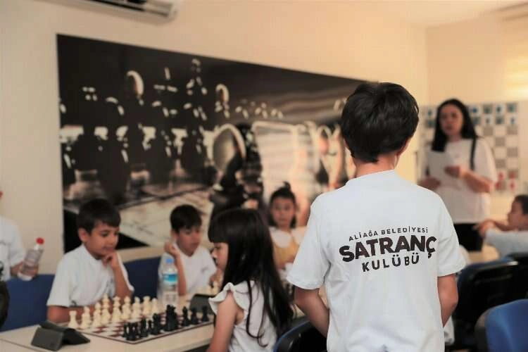 Aliağa'da satranç turnuvası heyecanı haberinin görseli