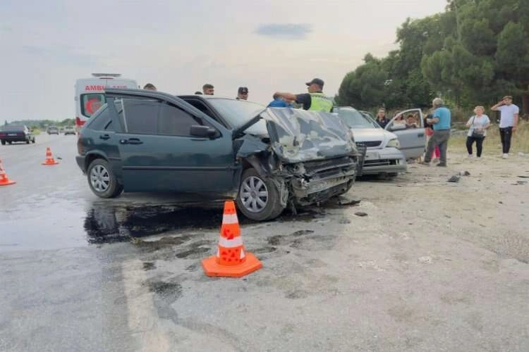 Bayındır'da kaza! İki otomobil çarpıştı haberinin görseli