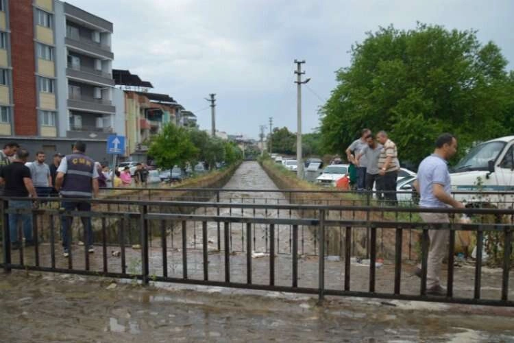 Aydın'da yağış sonrası Kalabak Çayı taştı haberinin görseli