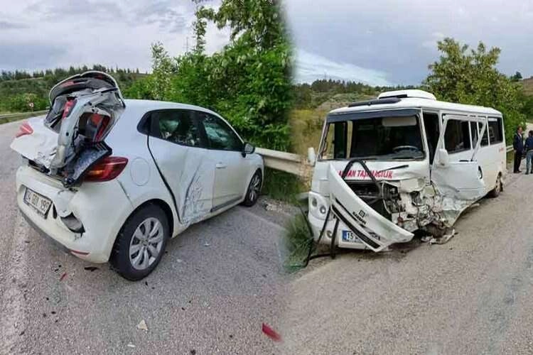 Burdur'da işçi servisi ile otomobil çarpıştı haberinin görseli