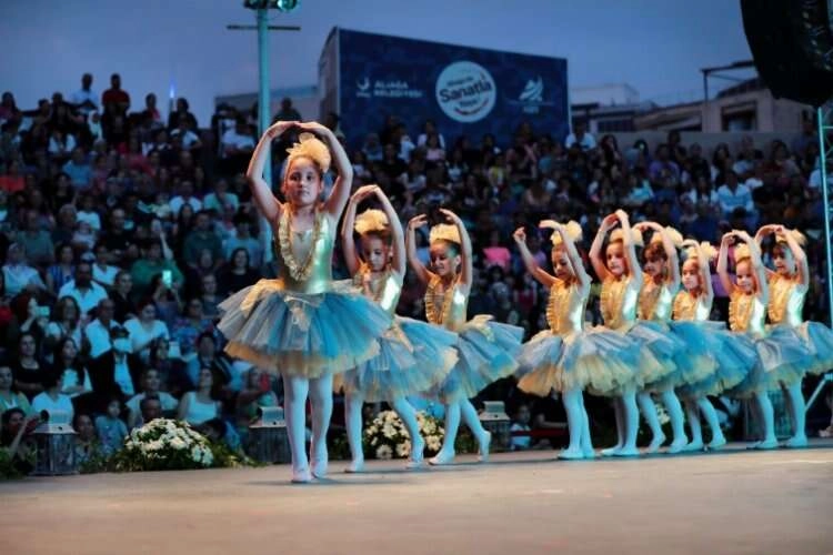 Aliağa Sanatevi yıl sonu etkinliğinde hayran bıraktı haberinin görseli