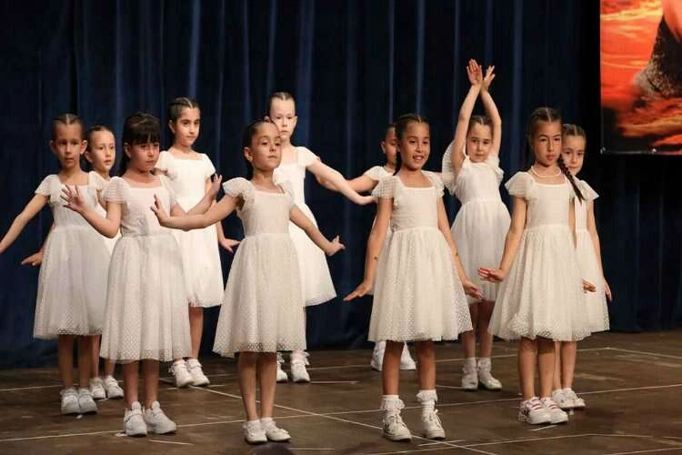 Nar Çiçekleri mezuniyet heyecanı yaşadı haberinin görseli