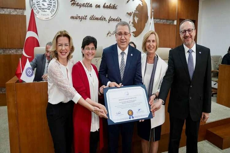 EÜ akademik birimlerin kaliteleri tescillemeye devam ediyor haberinin görseli