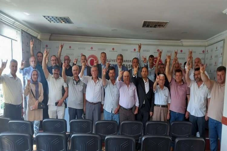 Milliyetçi Hareket Partisi'nde rozet takma töreni haberinin görseli