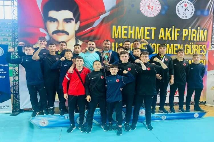Manisa Güreş Eğitim Merkezi, Türkiye şampiyonu oldu haberinin görseli