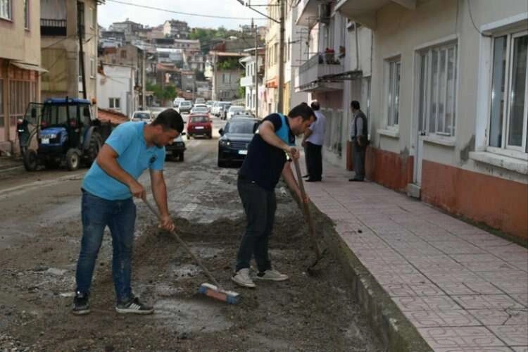 Manisa’da sağanak yağış sele neden oldu haberinin görseli