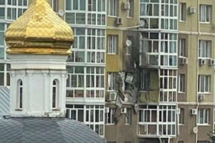 Rusya'da bir apartmana İHA düştü haberinin görseli