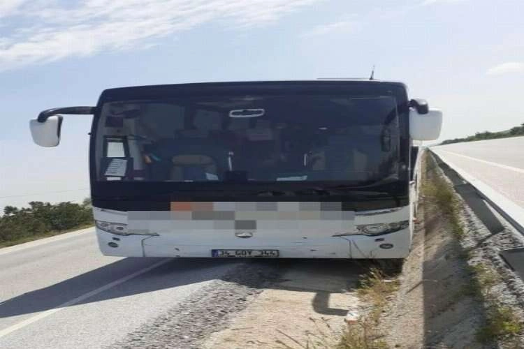 Afyonkarahisar’da kaza: Bariyerlere çarpıp durdu haberinin görseli