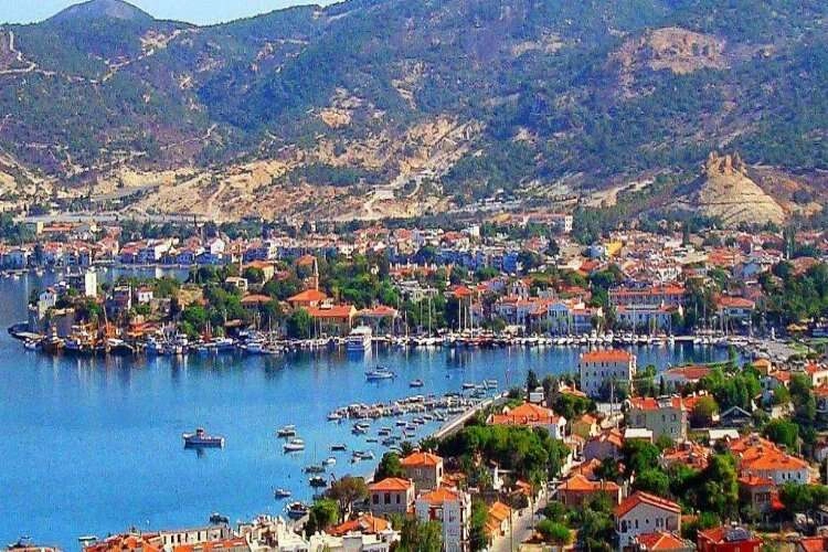 İzmir Foça'da gezilecek tarihi ve turistik yerler haberinin görseli