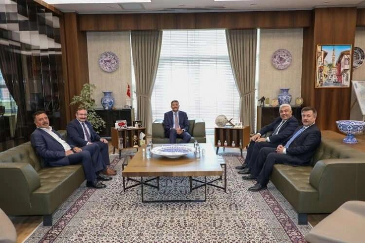Vali Çelik başkanları makamında ağırladı haberinin görseli