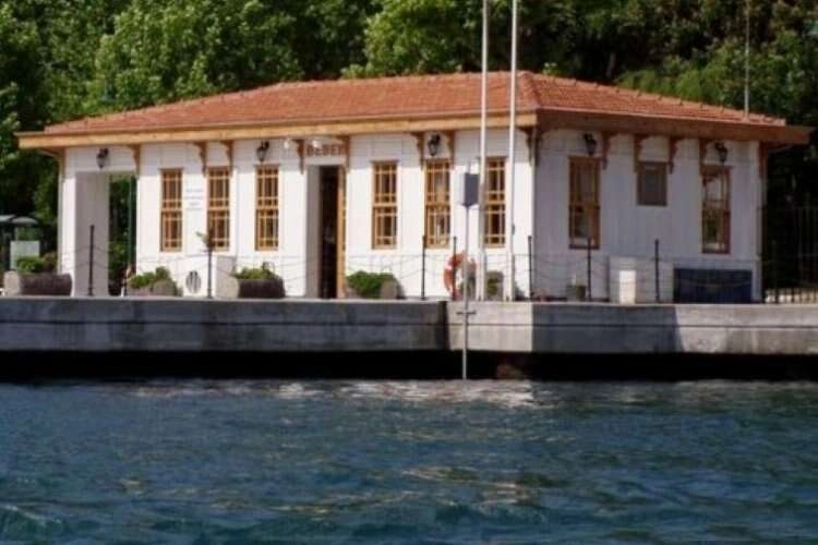 Beşiktaş'ta su alan kiralık yat battı haberinin görseli