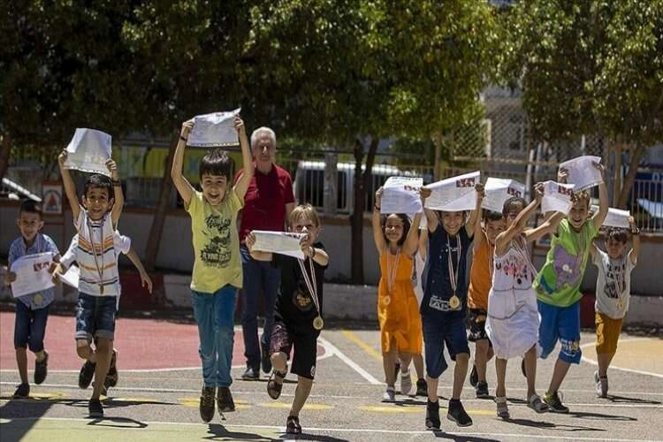 Okullarda son ders zili 16 Haziran'da çalacak haberinin görseli