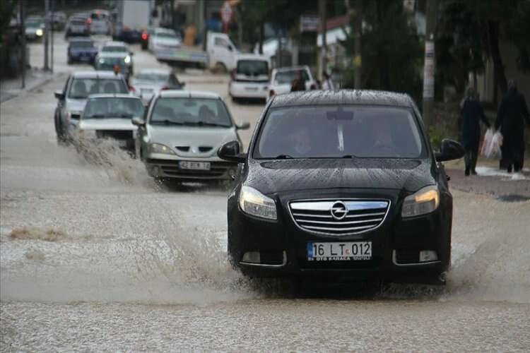 Meteorolojiden 3 bölge için sağanak uyarısı haberinin görseli