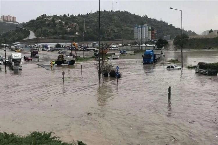 Ankara'da kuvvetli sağanak etkili oluyor haberinin görseli