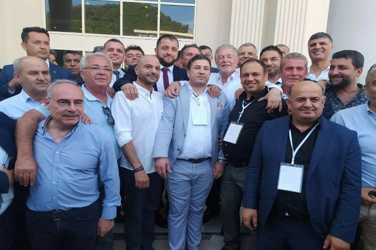İESOB değişim dedi: Yeni başkan Yalçın Ata oldu! haberinin görseli