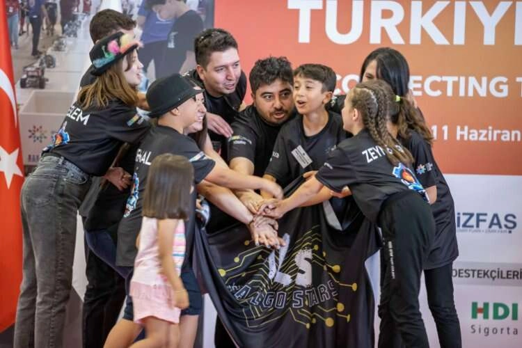 Dünya Robot Olimpiyatı Uluslararası Finali İzmir'de haberinin görseli