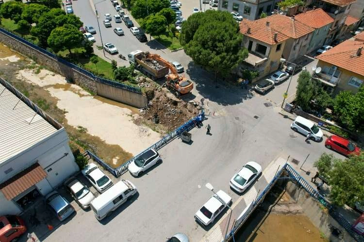 İZSU, Büyükçiğli Deresi köprüsü için çalışıyor haberinin görseli