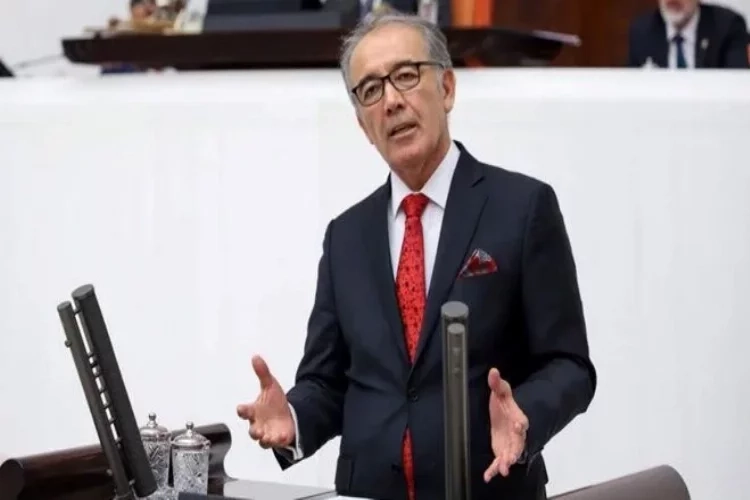 Ahat Andican İYİ Parti'den istifa etti haberinin görseli
