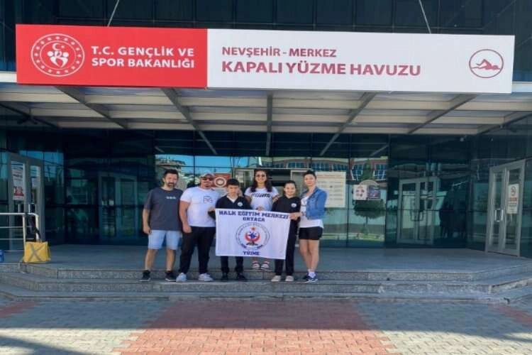 Kulaçlarıyla Muğla'ya şampiyonluk getirdiler haberinin görseli