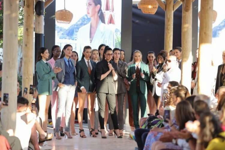 Datça'da düzenlenen defile büyük ilgi gördü haberinin görseli
