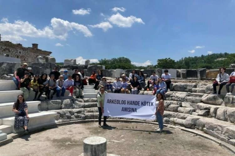Arkeolog Hande Kötek anısına gezi düzenledi haberinin görseli