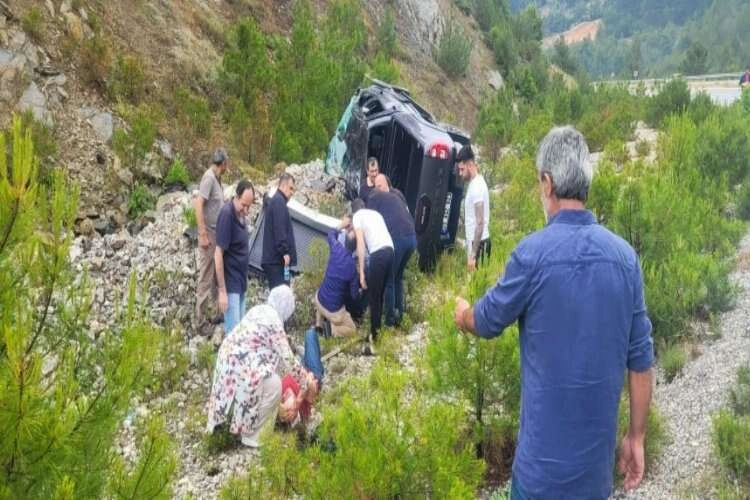 Eski Bakan Nihat Zeybekci kaza yaptı haberinin görseli