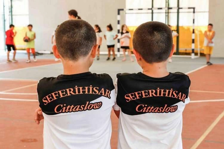 Seferihisar Belediyesi'nden çocuklara ücretsiz yaz okulu haberinin görseli