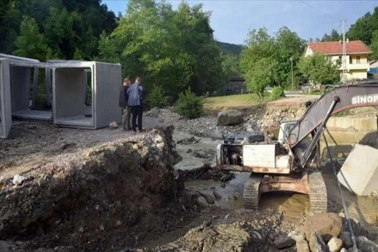 Sinop'ta sağanak sonrası köy yolları onarılıyor haberinin görseli