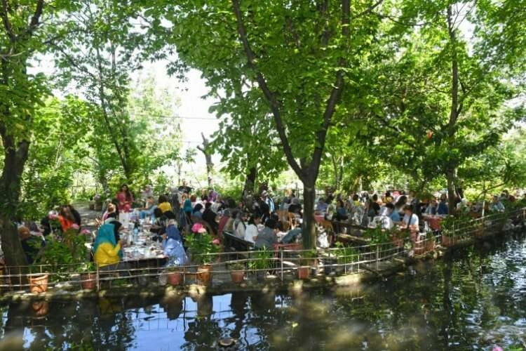 Karabağlar Belediyesi kursiyerleri geziyor haberinin görseli