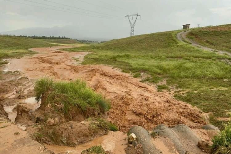 Afyonkarahisar'da azgın sular her şeyi sürükledi haberinin görseli