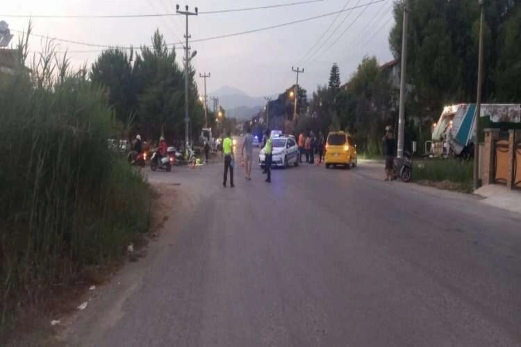 Fethiye’de minibüs ve motosiklet çarpıştı haberinin görseli