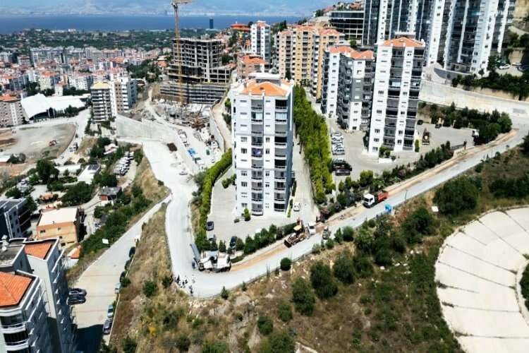 Narlıdere’de asfaltlama çalışmaları devam ediyor haberinin görseli
