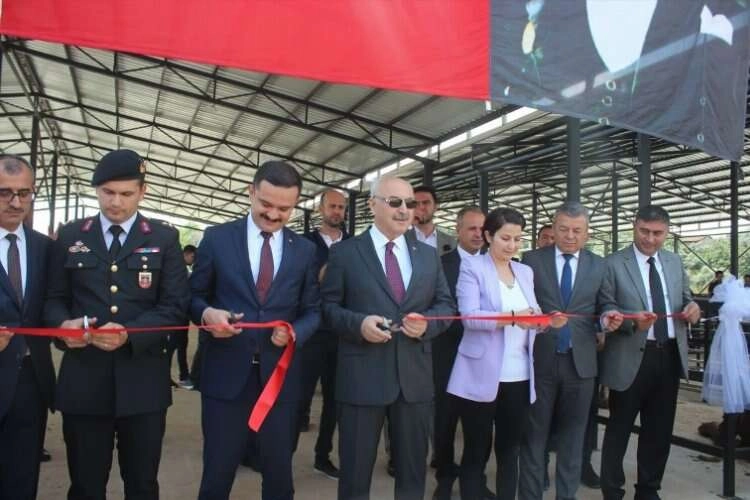 İzmir Valisi Köşger, Kiraz’da açılışa katıldı haberinin görseli
