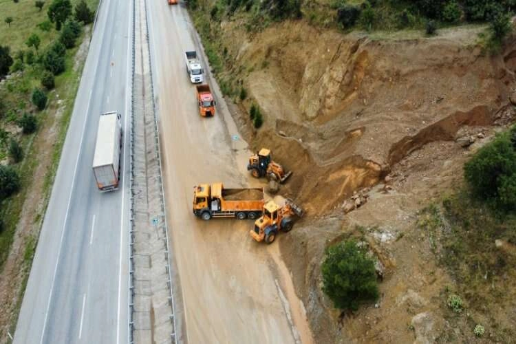 Heyelan felaketinin boyutu havadan görüntülendi haberinin görseli