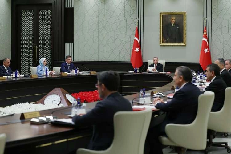 Cumhurbaşkanı Erdoğan'ın katılımıyla kabine toplantısı başladı haberinin görseli